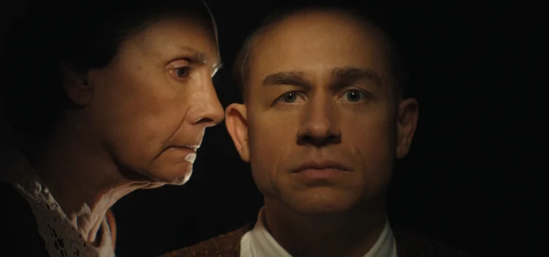 "Монстр: История Эда Гейна" онлайн